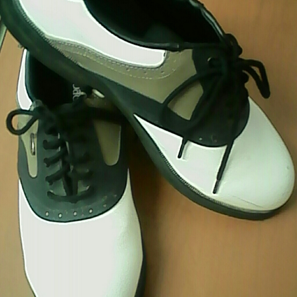 golfing shoes